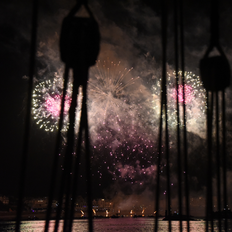 Feu d'artifice en mer/ Baie de Saint-Malo / Le Renard